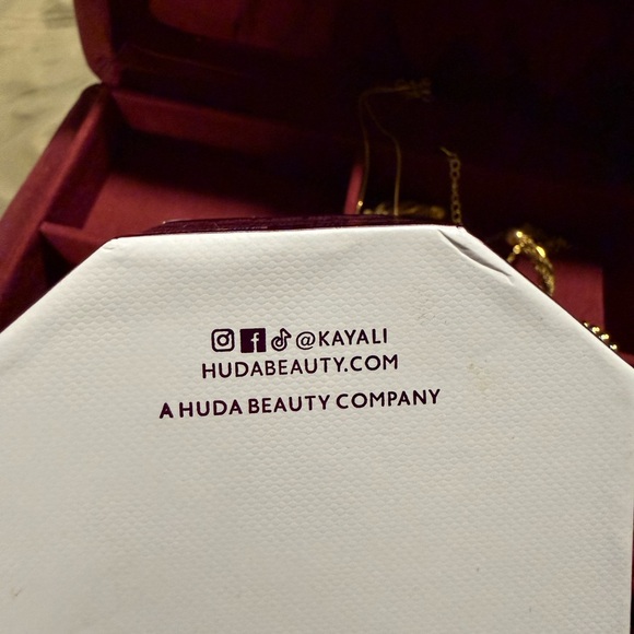 Kayali Lovefest Burning Cherry 48 - Picture 4 of 5